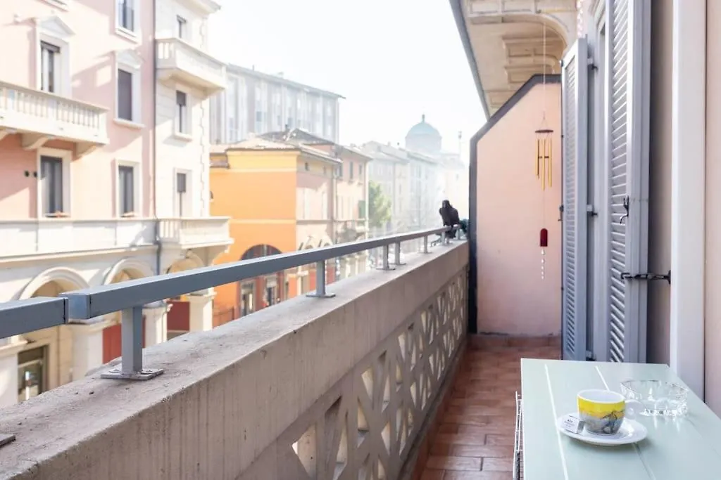 Central Station Urban Oasis. Apartment Bologna